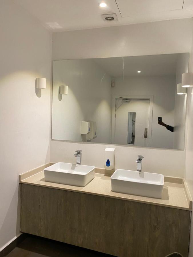 One Bedroom Apartment At A Embassy Gardens Cantonments Аккра Екстер'єр фото